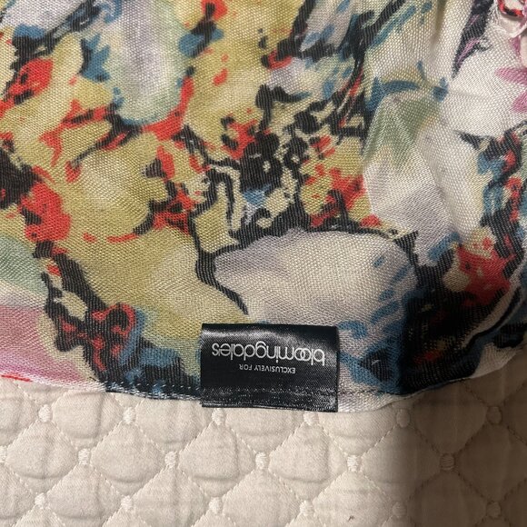 Scarfs/ Shawls - Picture 6 of 6